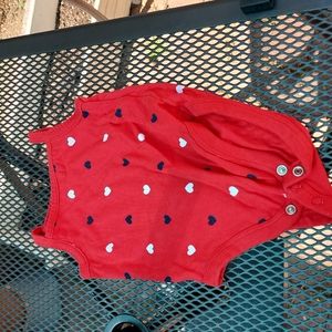 25 pieces Newborn to 0-3 months baby clothes (25 items) in good condition.